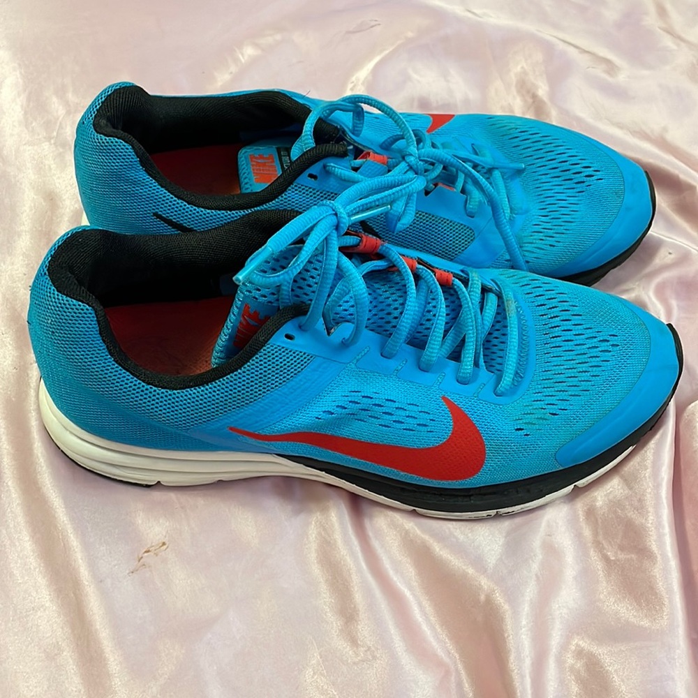 Nike structure 17 shoes size 8
